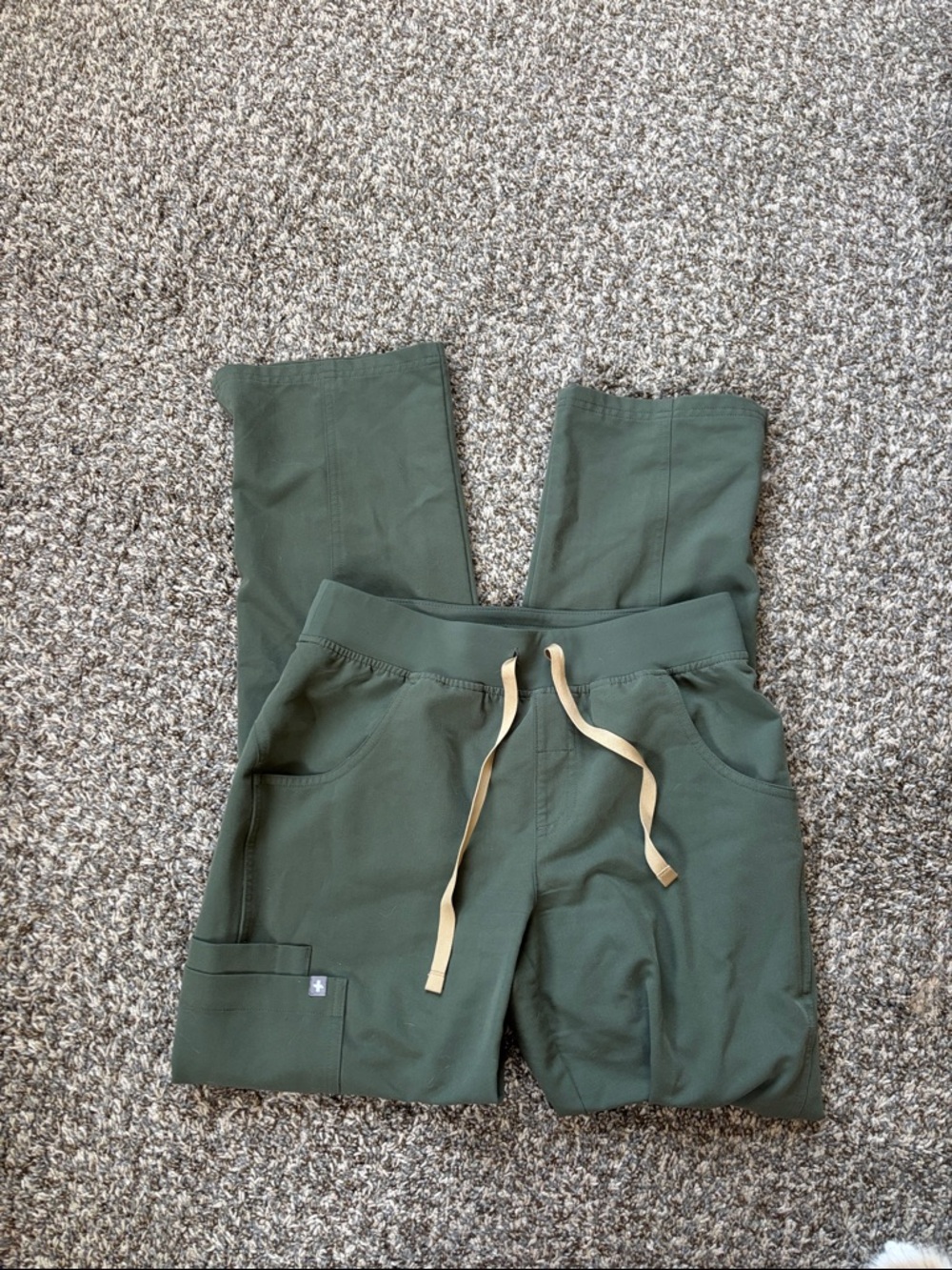 FIGS Kade Scrub Pants in Olive